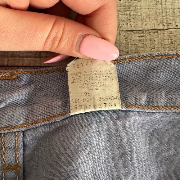 Vintage 90s Levi’s 550 Light Wash Denim Shorts | 10 - Picture 6 of 7